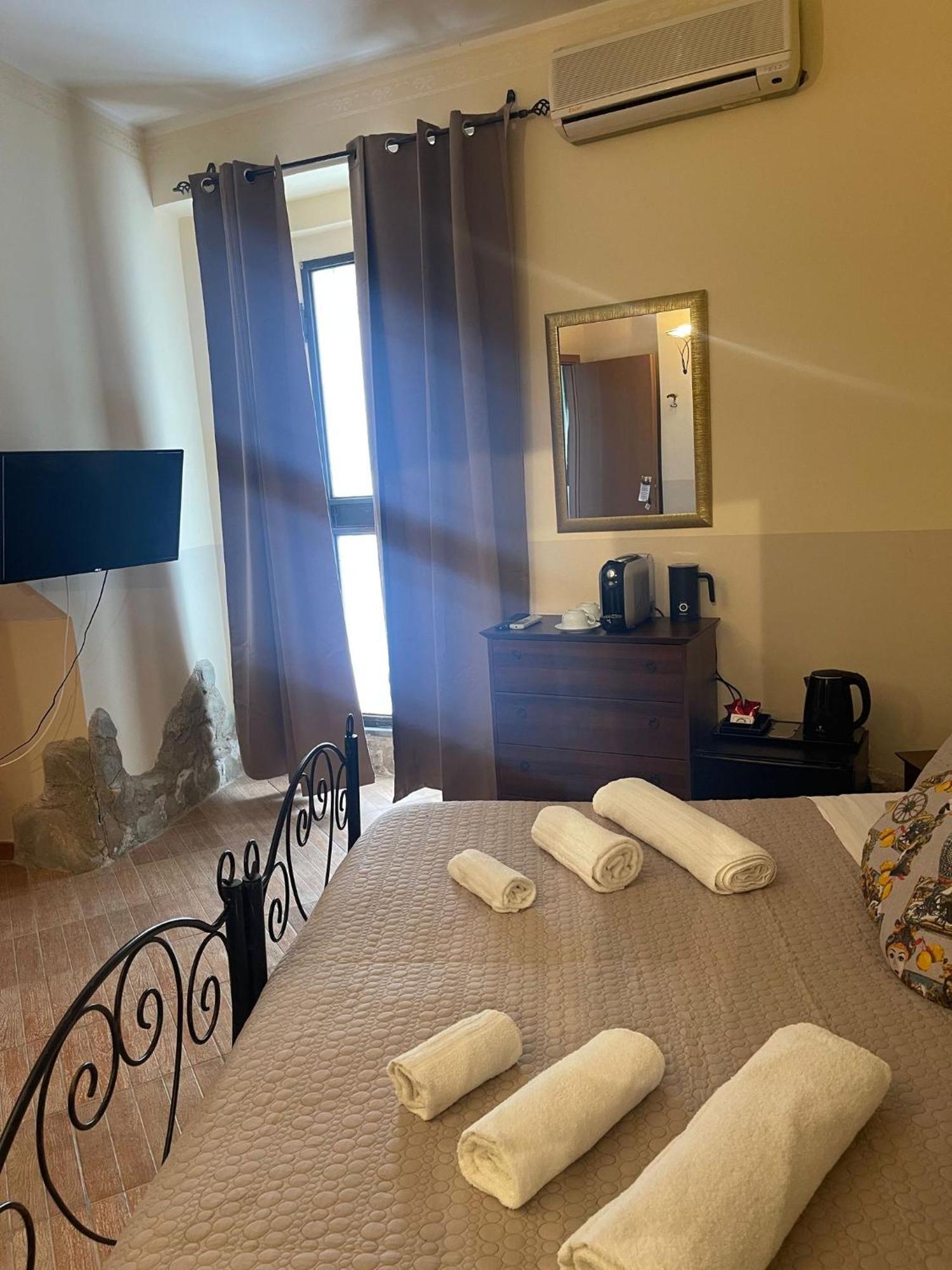 Bed And Relax-Il Maniero Bed & Breakfast Calatabiano Ngoại thất bức ảnh