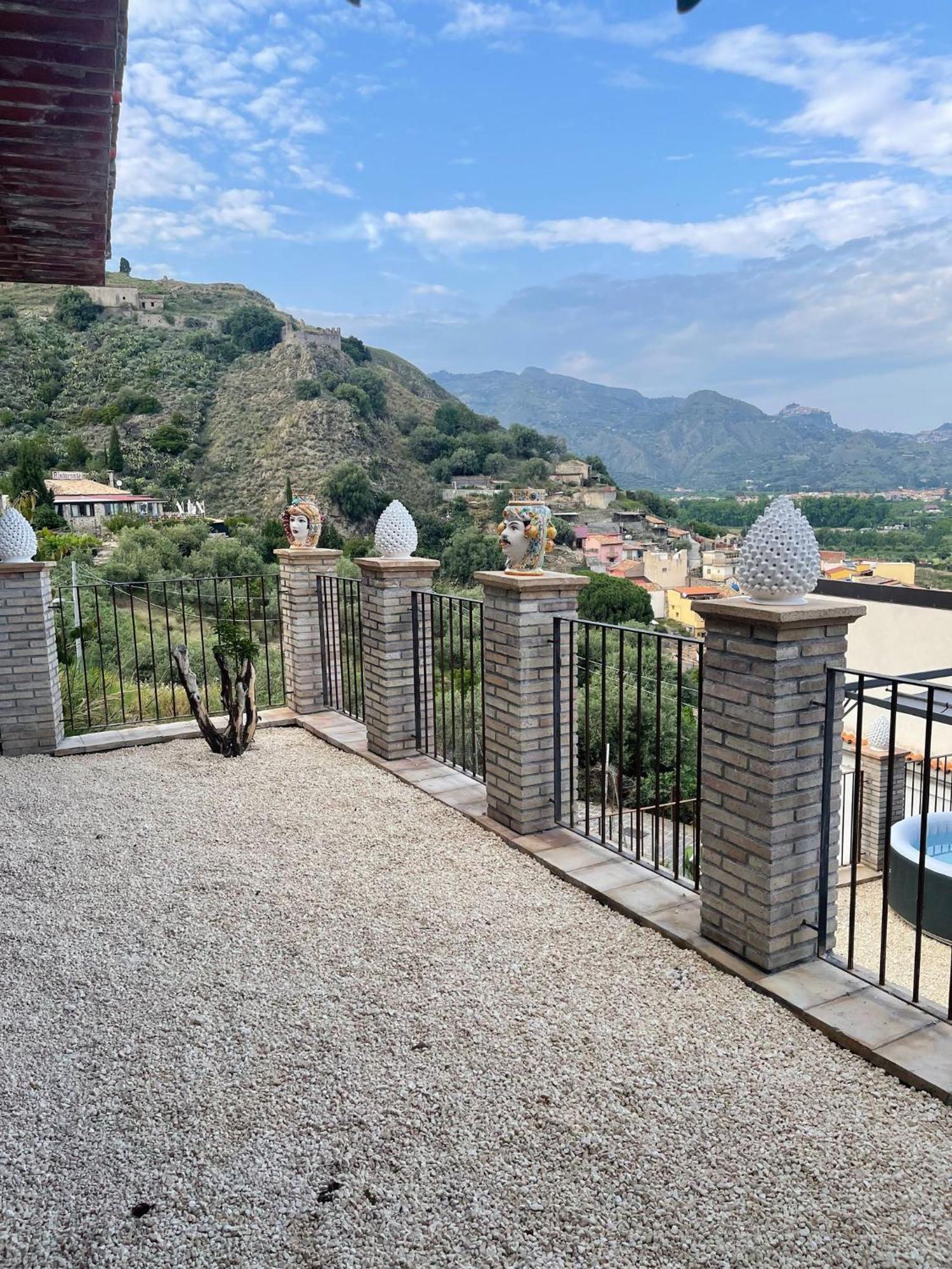 Bed And Relax-Il Maniero Bed & Breakfast Calatabiano Ngoại thất bức ảnh